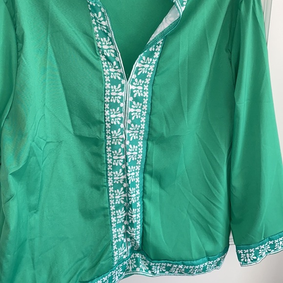 Green Top - Picture 4 of 6